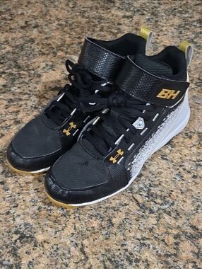 Under Armour Black and Gold Baseball Cleats Size 4.5Y